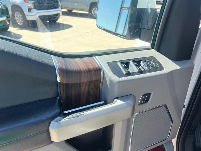 Photo of 2016 White Platinum Clearcoat Metallic Ford F-150