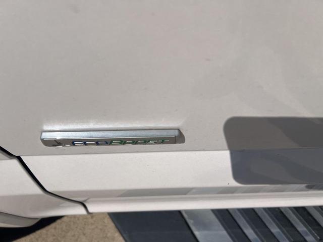 Photo of 2016 White Platinum Clearcoat Metallic Ford F-150