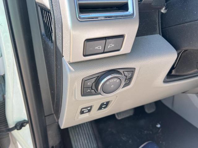 Photo of 2016 White Platinum Clearcoat Metallic Ford F-150