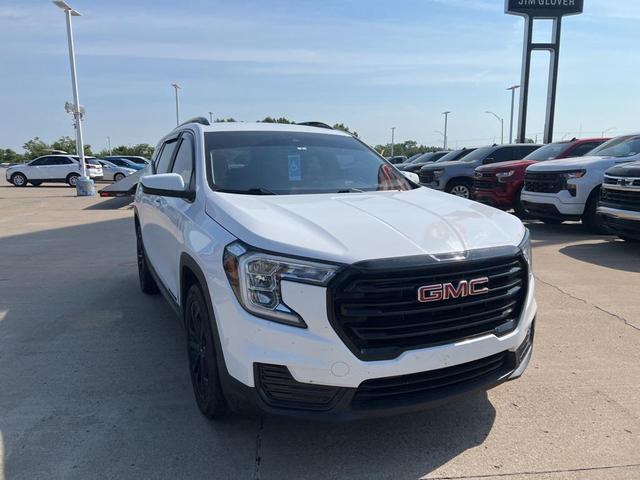 Photo of 2022 Summit White GMC Terrain