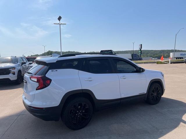 Photo of 2022 Summit White GMC Terrain