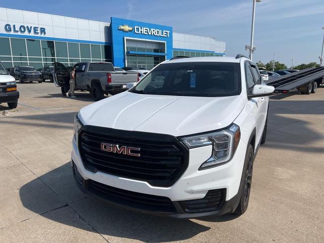 Photo of 2022 Summit White GMC Terrain