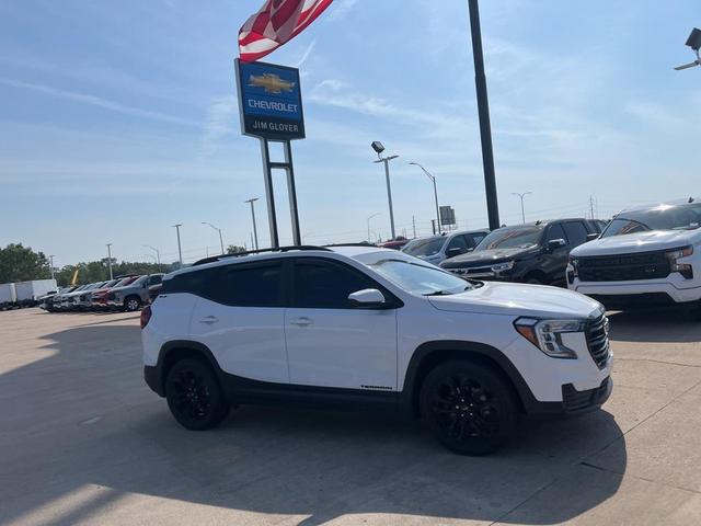 Photo of 2022 Summit White GMC Terrain