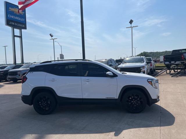 Photo of 2022 Summit White GMC Terrain