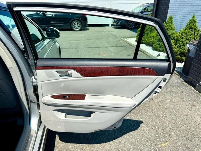 Photo of 2011 Classic Silver Metallic Toyota Avalon