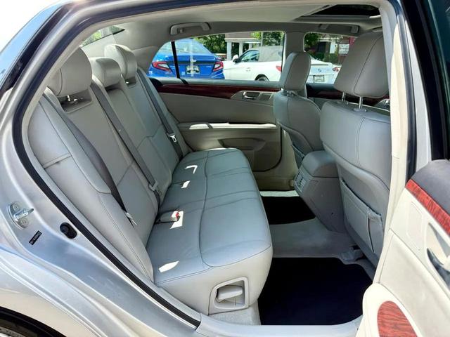 Photo of 2011 Classic Silver Metallic Toyota Avalon