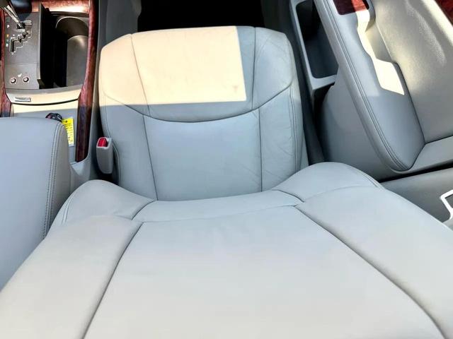 Photo of 2011 Classic Silver Metallic Toyota Avalon