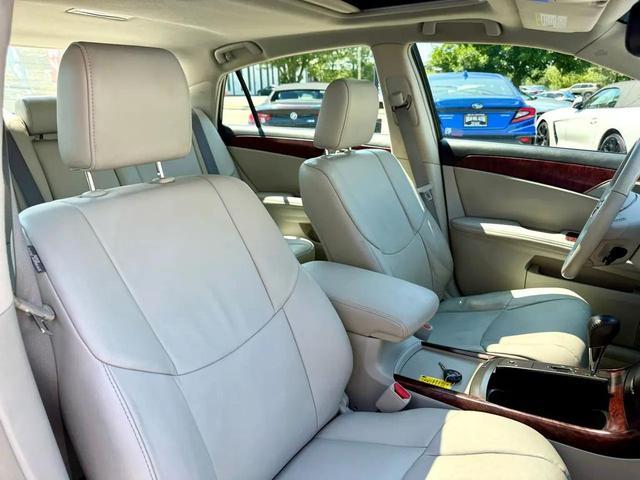 Photo of 2011 Classic Silver Metallic Toyota Avalon