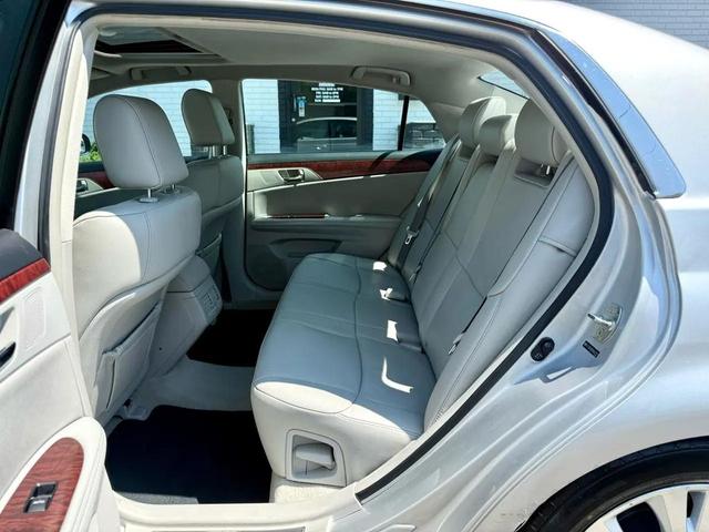 Photo of 2011 Classic Silver Metallic Toyota Avalon