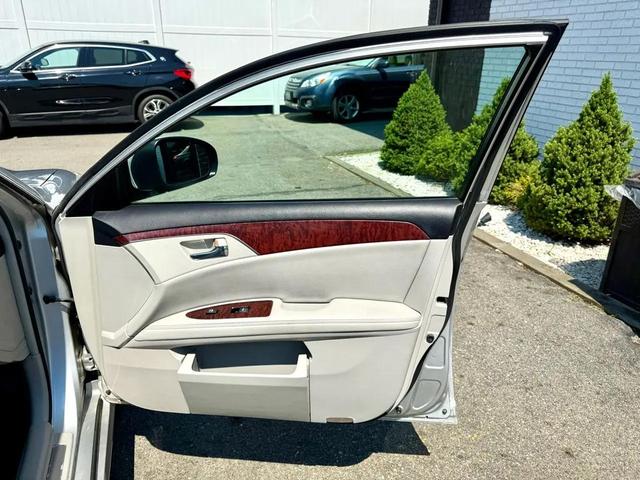 Photo of 2011 Classic Silver Metallic Toyota Avalon