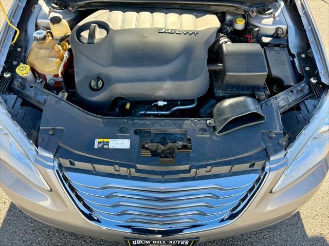 Photo of 2014 Billet Silver Metallic Clearcoat Chrysler 200