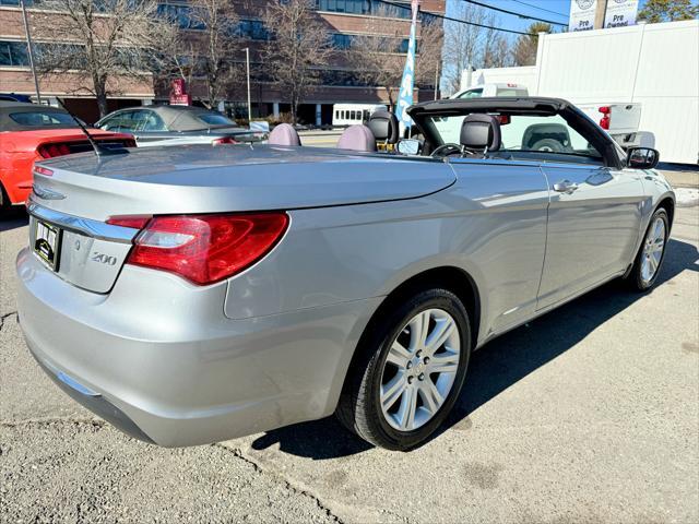 Photo of 2014 Billet Silver Metallic Clearcoat Chrysler 200