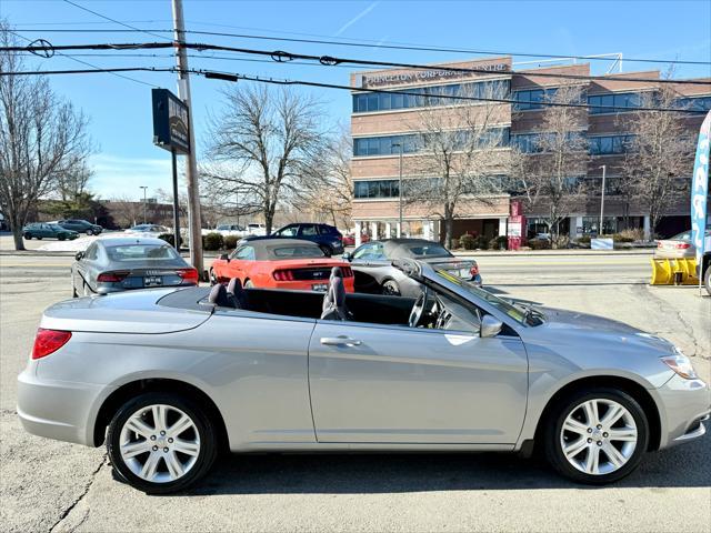 Photo of 2014 Billet Silver Metallic Clearcoat Chrysler 200