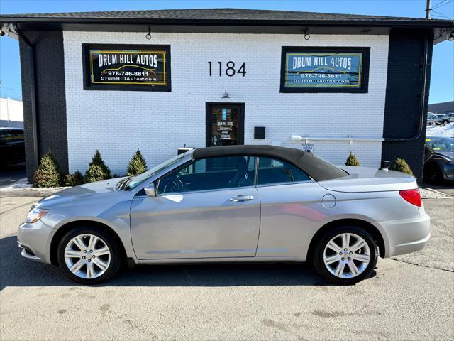 Photo of 2014 Billet Silver Metallic Clearcoat Chrysler 200