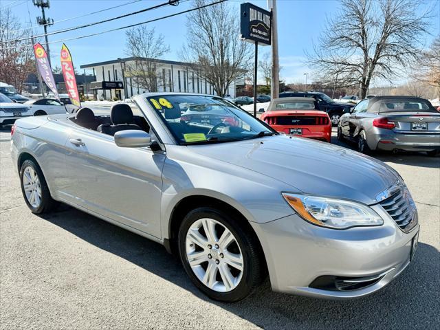 Photo of 2014 Billet Silver Metallic Clearcoat Chrysler 200