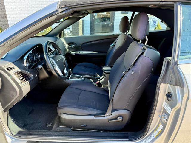 Photo of 2014 Billet Silver Metallic Clearcoat Chrysler 200