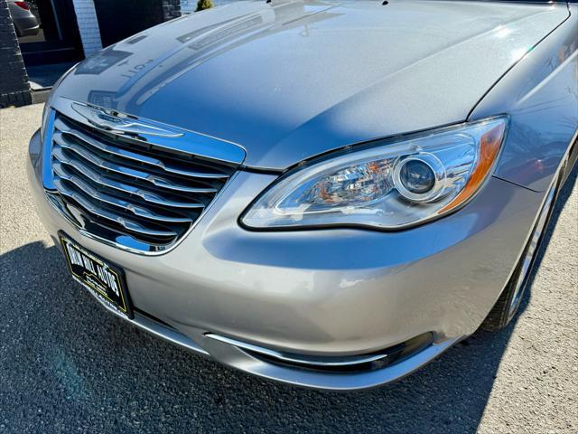 Photo of 2014 Billet Silver Metallic Clearcoat Chrysler 200