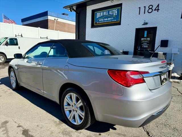 Photo of 2014 Billet Silver Metallic Clearcoat Chrysler 200