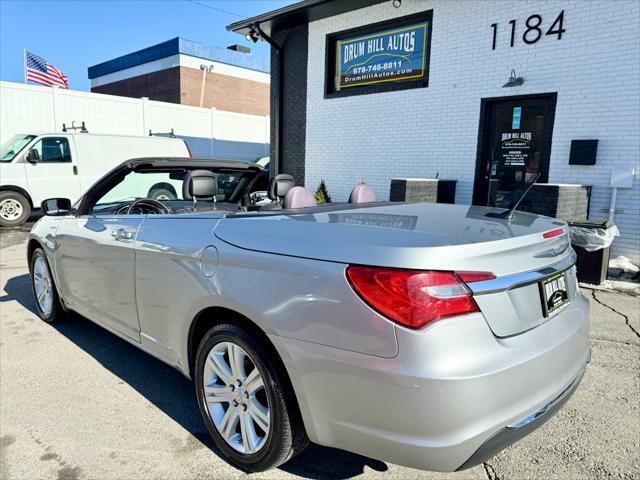 Photo of 2014 Billet Silver Metallic Clearcoat Chrysler 200