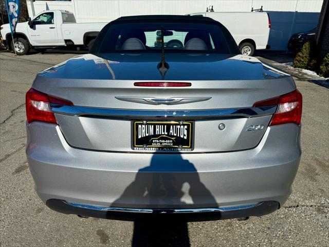Photo of 2014 Billet Silver Metallic Clearcoat Chrysler 200