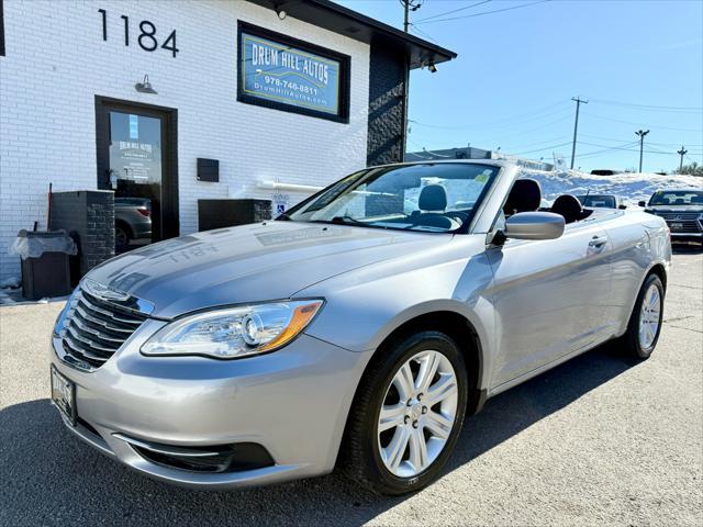 Photo of 2014 Billet Silver Metallic Clearcoat Chrysler 200