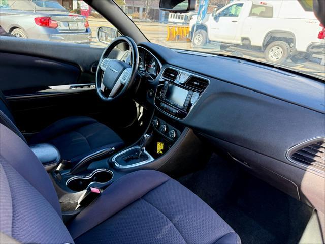 Photo of 2014 Billet Silver Metallic Clearcoat Chrysler 200