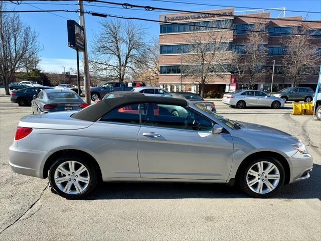 Photo of 2014 Billet Silver Metallic Clearcoat Chrysler 200