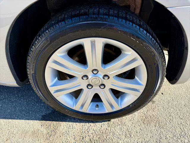 Photo of 2014 Billet Silver Metallic Clearcoat Chrysler 200