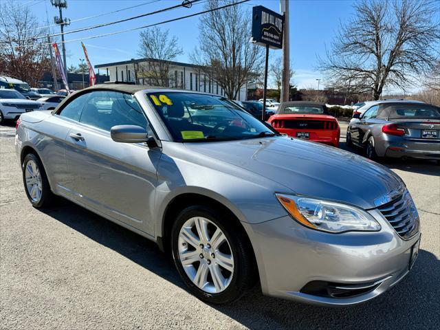 Photo of 2014 Billet Silver Metallic Clearcoat Chrysler 200