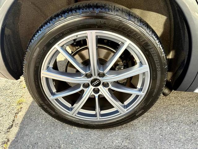 Photo of 2021 Gray Audi SQ5