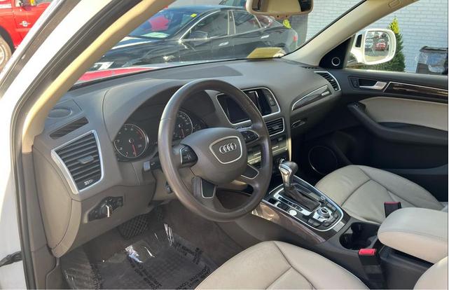 Photo of 2016 White Audi Q5