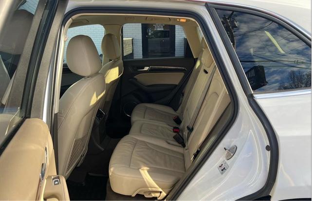 Photo of 2016 White Audi Q5