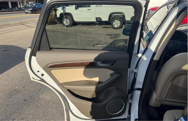 Photo of 2016 White Audi Q5