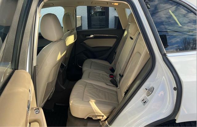Photo of 2016 White Audi Q5