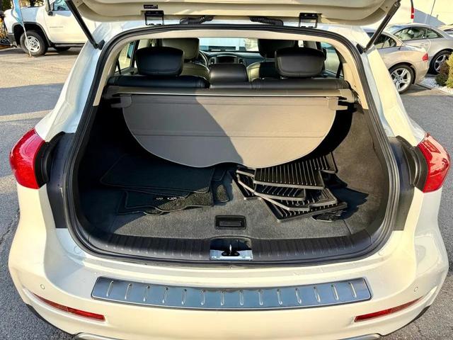 Photo of 2016 Majestic White INFINITI QX50
