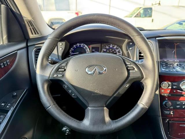 Photo of 2016 Majestic White INFINITI QX50