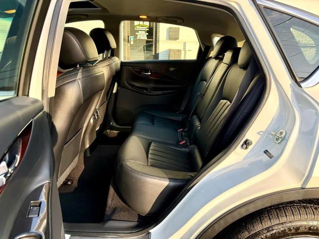 Photo of 2016 Majestic White INFINITI QX50