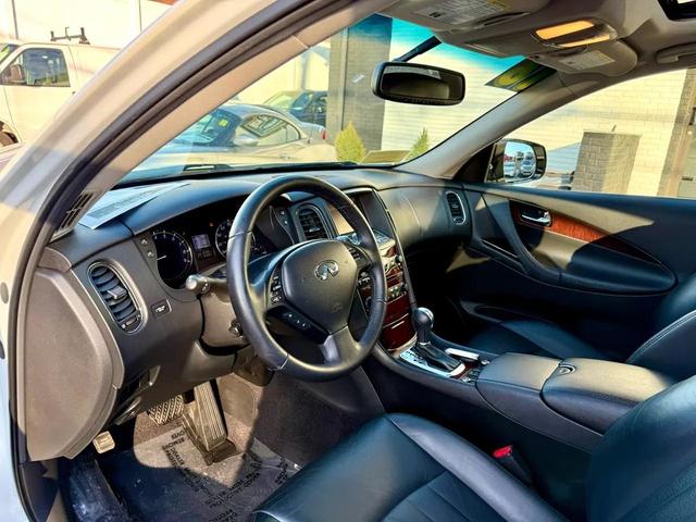 Photo of 2016 Majestic White INFINITI QX50