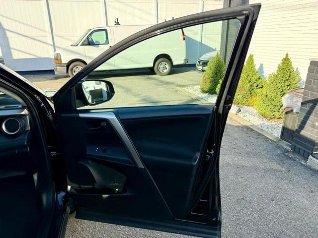 Photo of 2014 Black Toyota RAV4