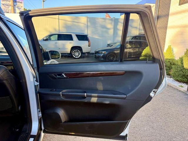 Photo of 2010 Silver Mercedes-Benz R-Class