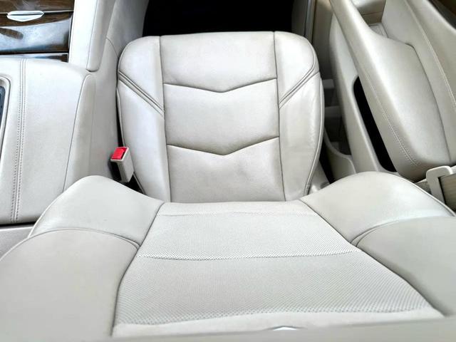 Photo of 2018 Crystal White Tricoat Cadillac Escalade