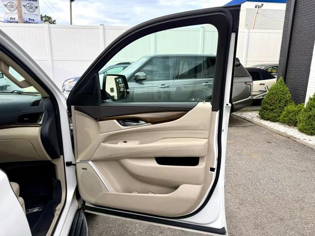 Photo of 2018 Crystal White Tricoat Cadillac Escalade