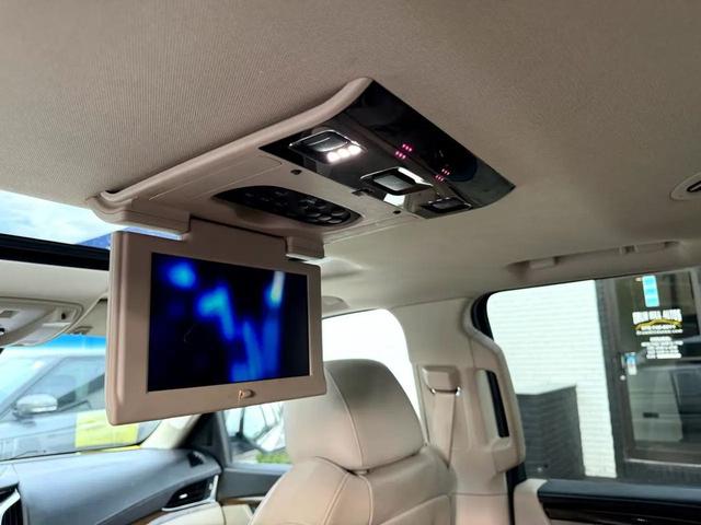 Photo of 2018 Crystal White Tricoat Cadillac Escalade