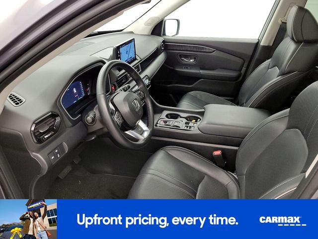 Photo of 2023 Gray Honda Pilot