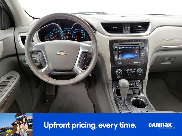 Photo of 2015 White Chevrolet Traverse