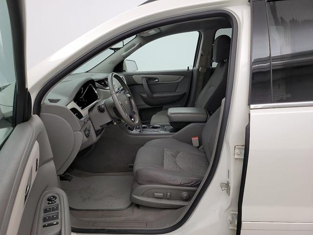 Photo of 2015 White Chevrolet Traverse