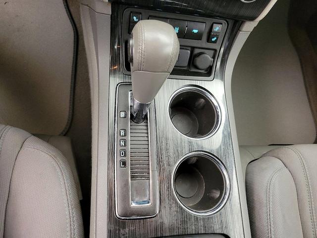 Photo of 2015 White Chevrolet Traverse
