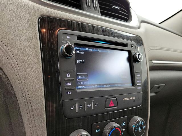 Photo of 2015 White Chevrolet Traverse