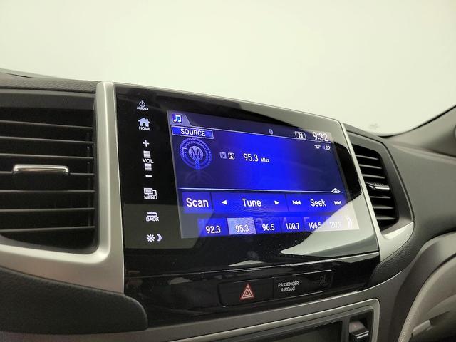 Photo of 2017 Silver Honda Pilot