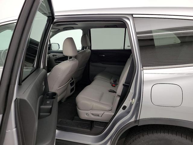 Photo of 2017 Silver Honda Pilot